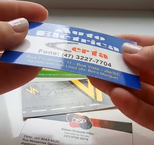 Cartão 250g | 4/0 | UV 1/0 Frente toda envernizada (Básico)